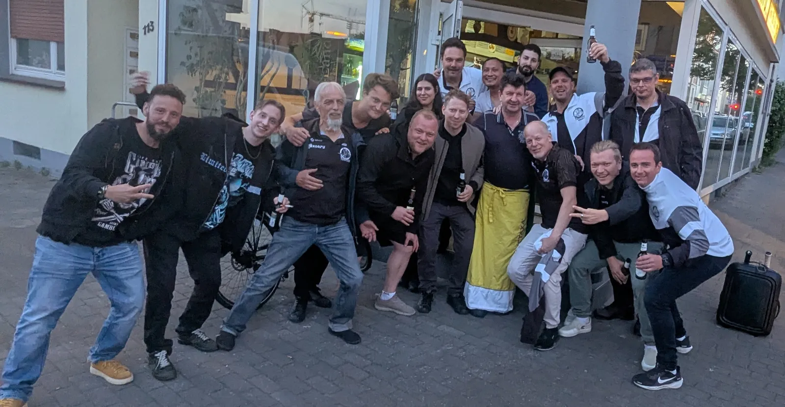 Das Team feiert den Aufstieg 2025